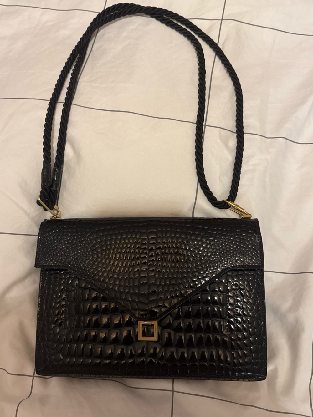 Vintage Black Textured Crossbody Shoulder Bag with Gold Accent